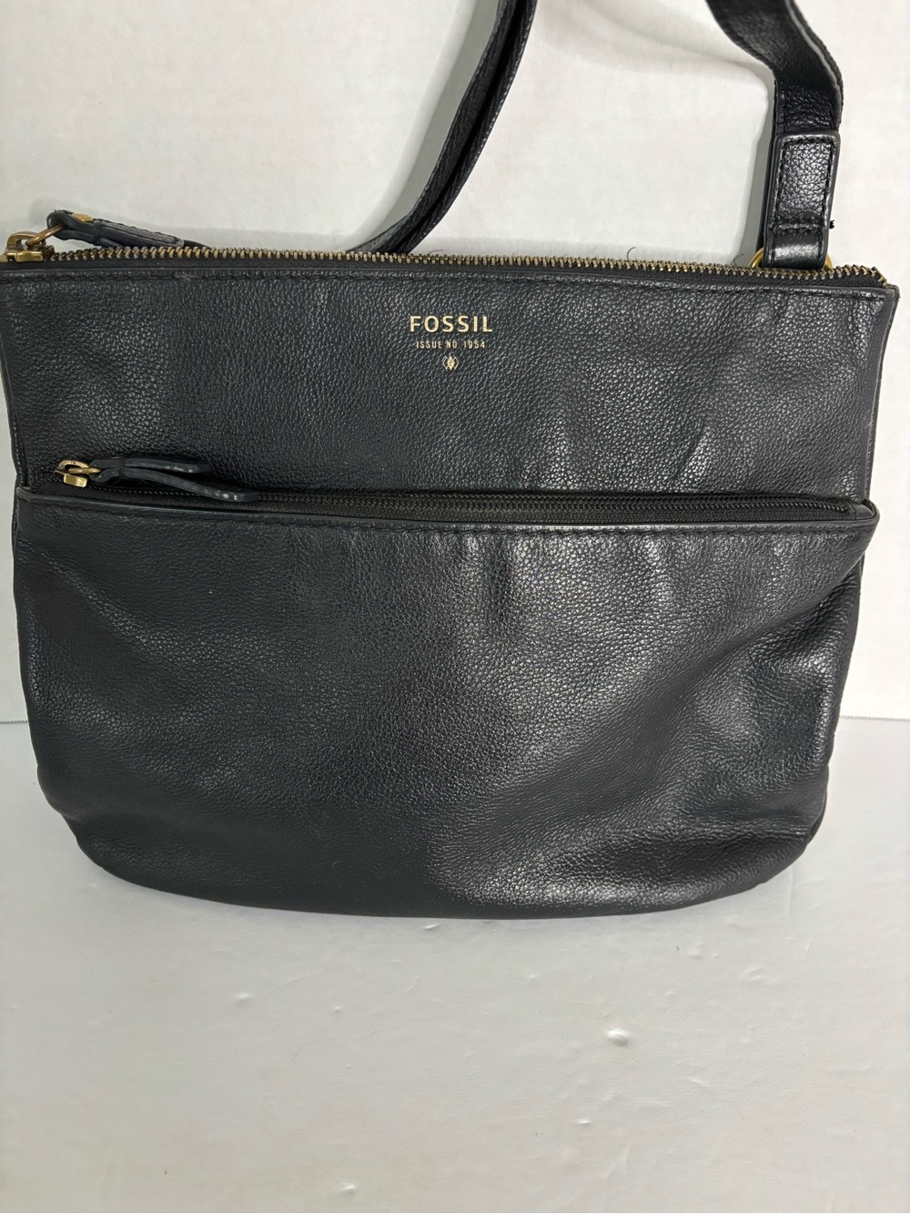 Beautiful Fossil Black Leather Crossbody Shoulder Bag with Gold Hardware